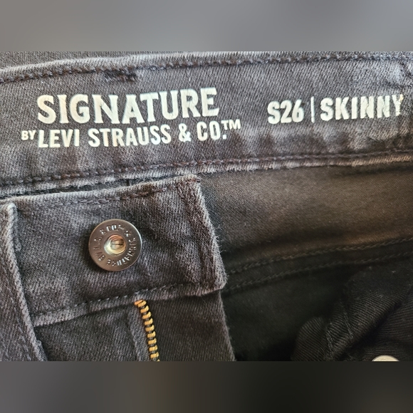 Levi Strauss Signature Woman's Skinny Jeans, Size: 10 Color: Black - Picture 7 of 15